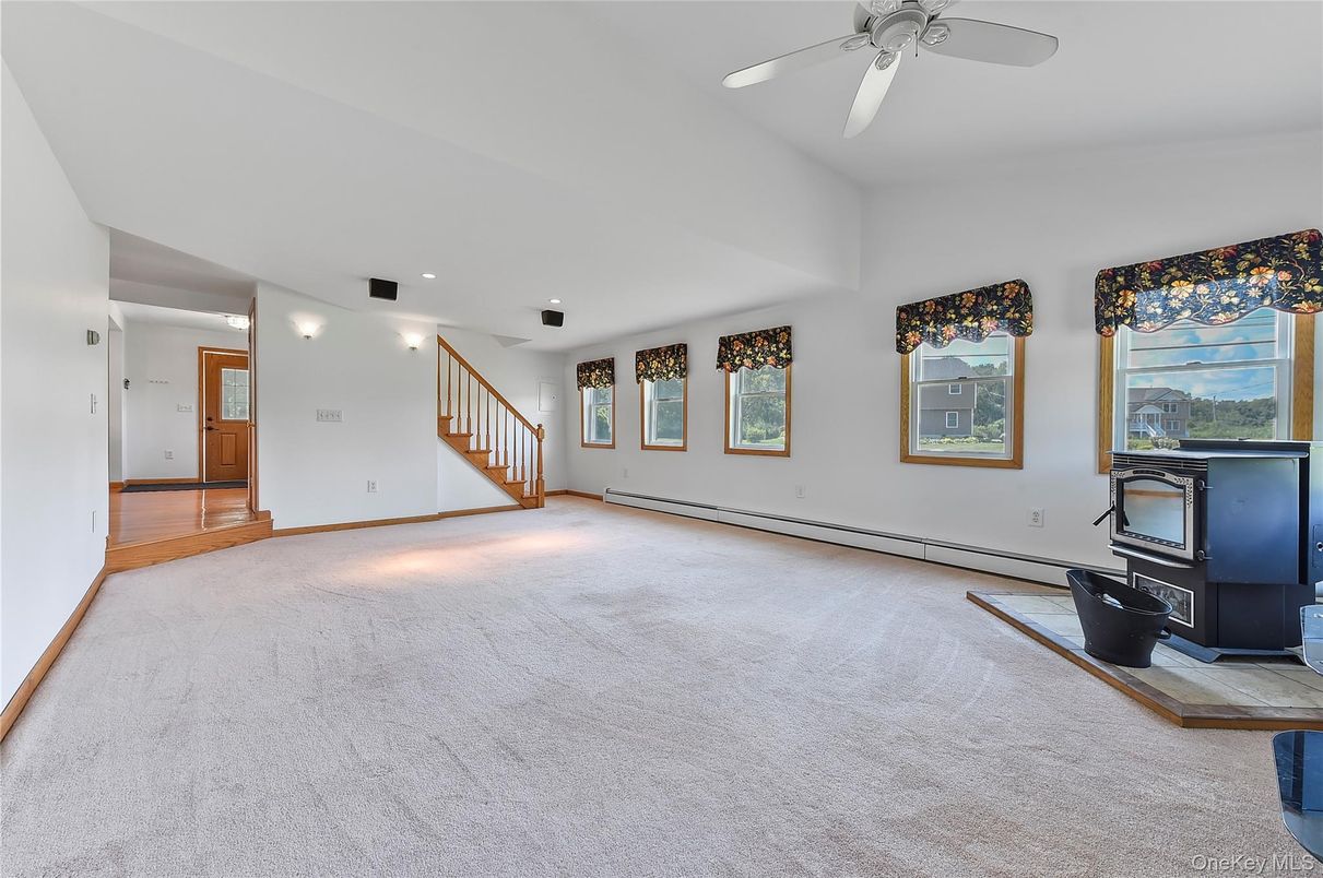 Empty room, Interior, Recessed Lighting