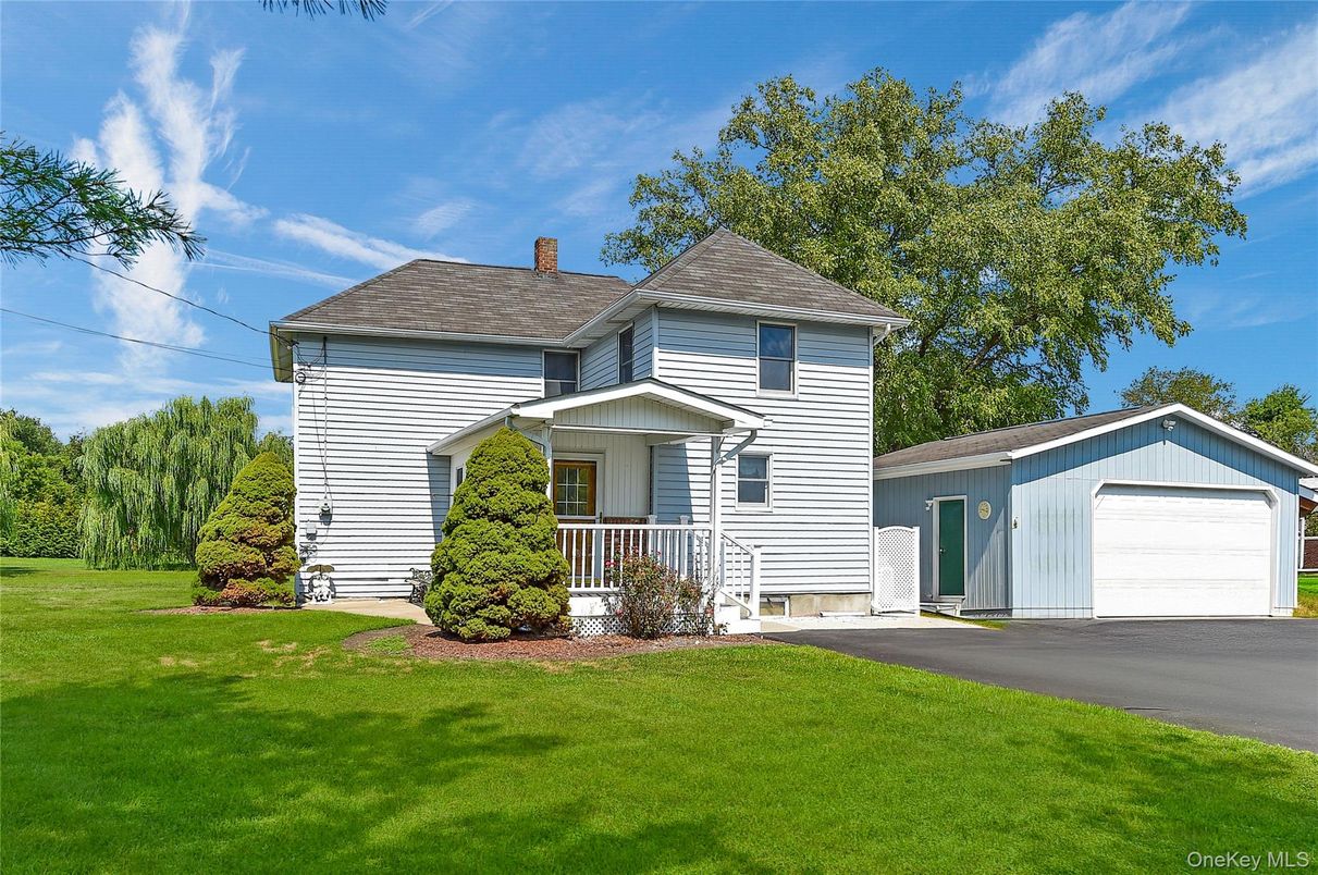 Attached, Backyard, Exterior, Facade, Queen Anne Victorian