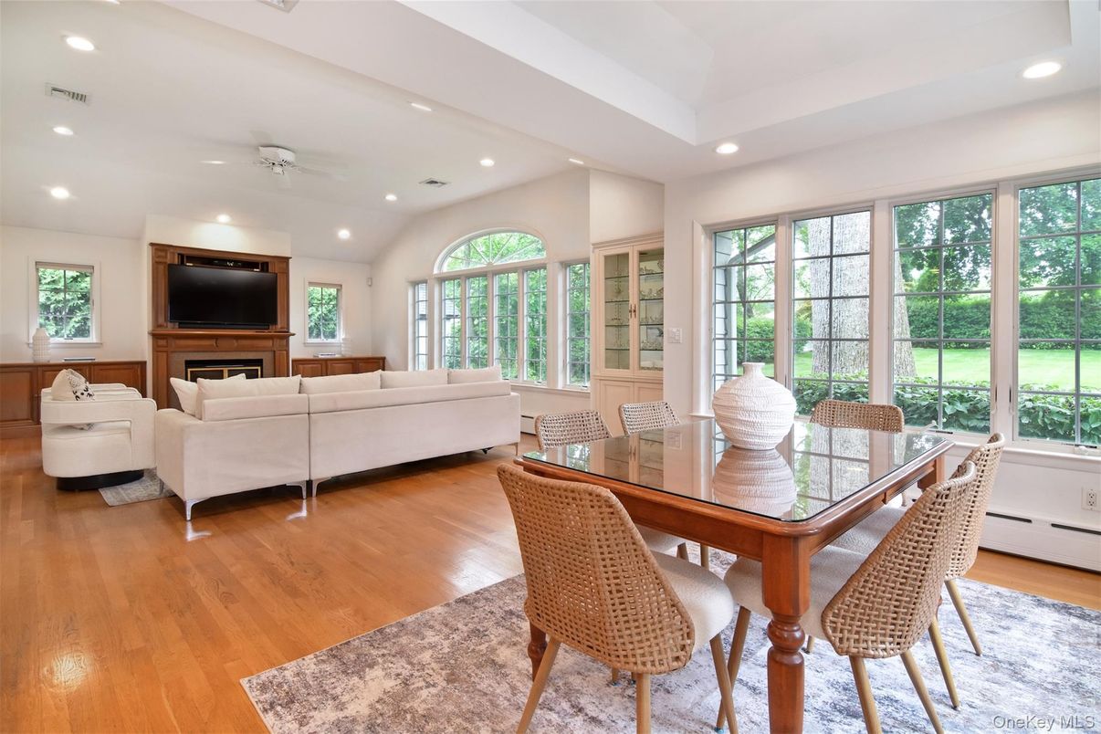 Dining room, Interior, Living room, Recessed Lighting, Wood Texture Flooring
