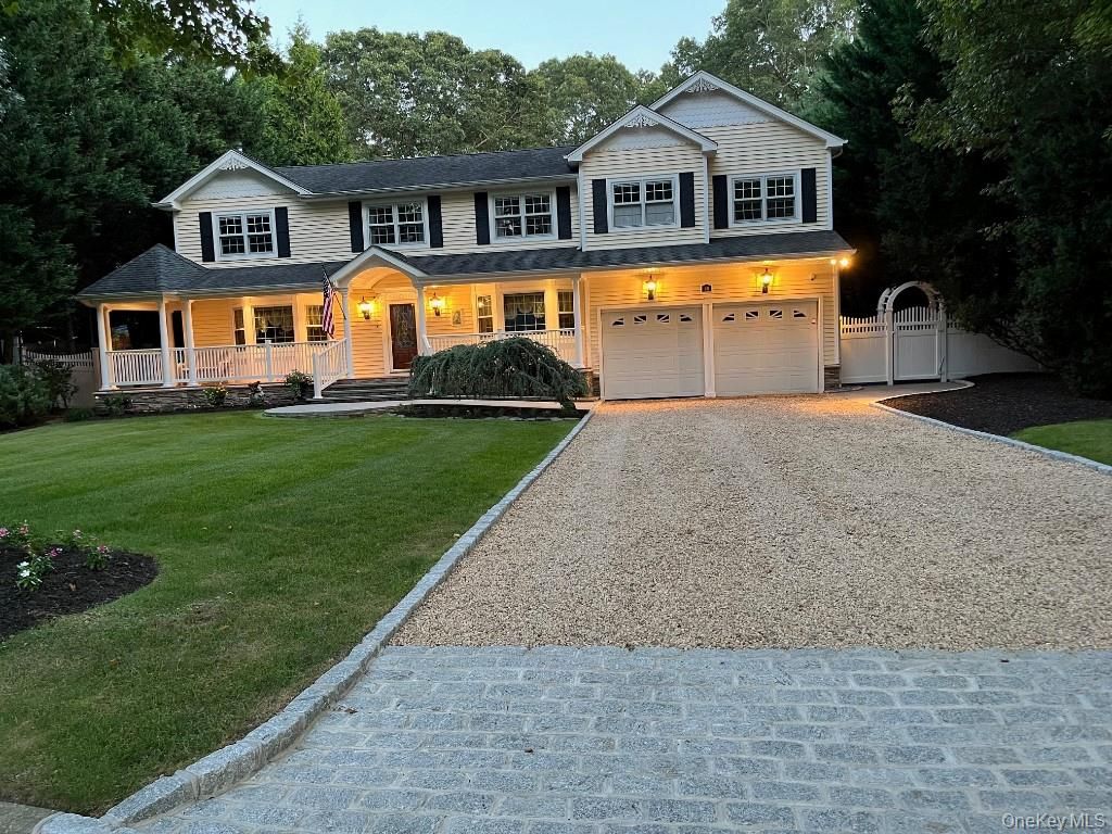 Attached, Exterior, Facade, Farmhouse