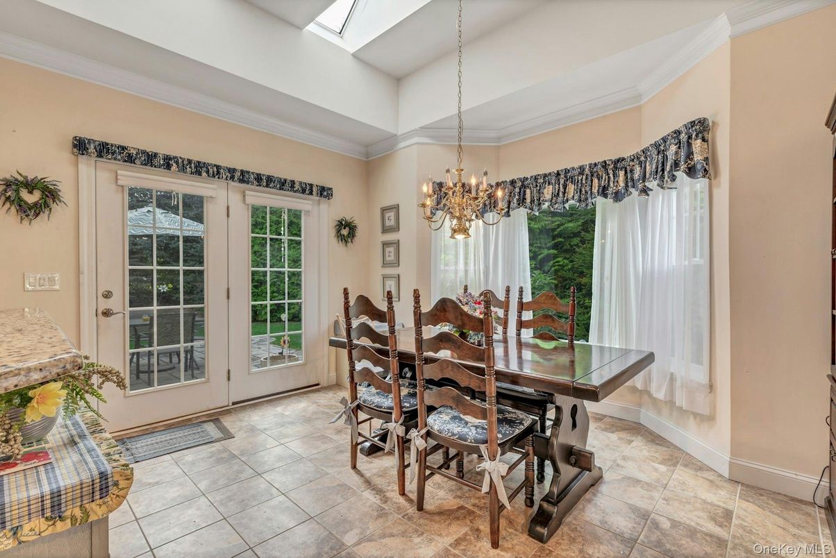 Chandelier, Dining room, Interior