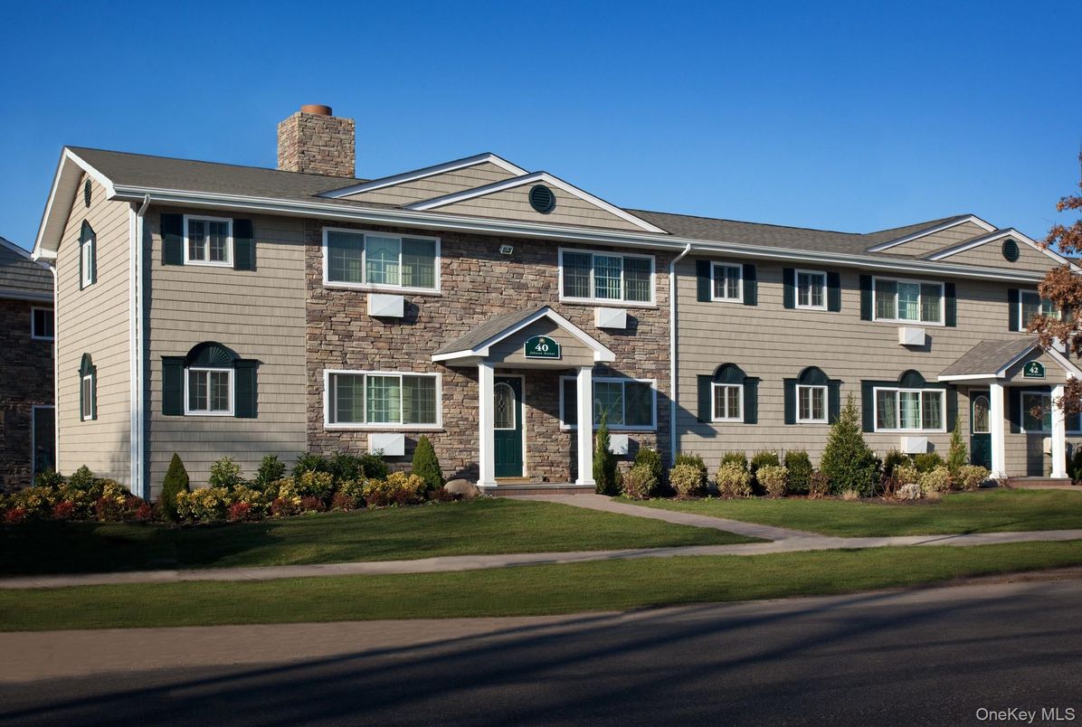 Exterior, Facade, Brick Facade, Georgian