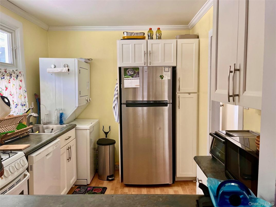 Interior, Kitchen, Washer, Wood Texture Flooring