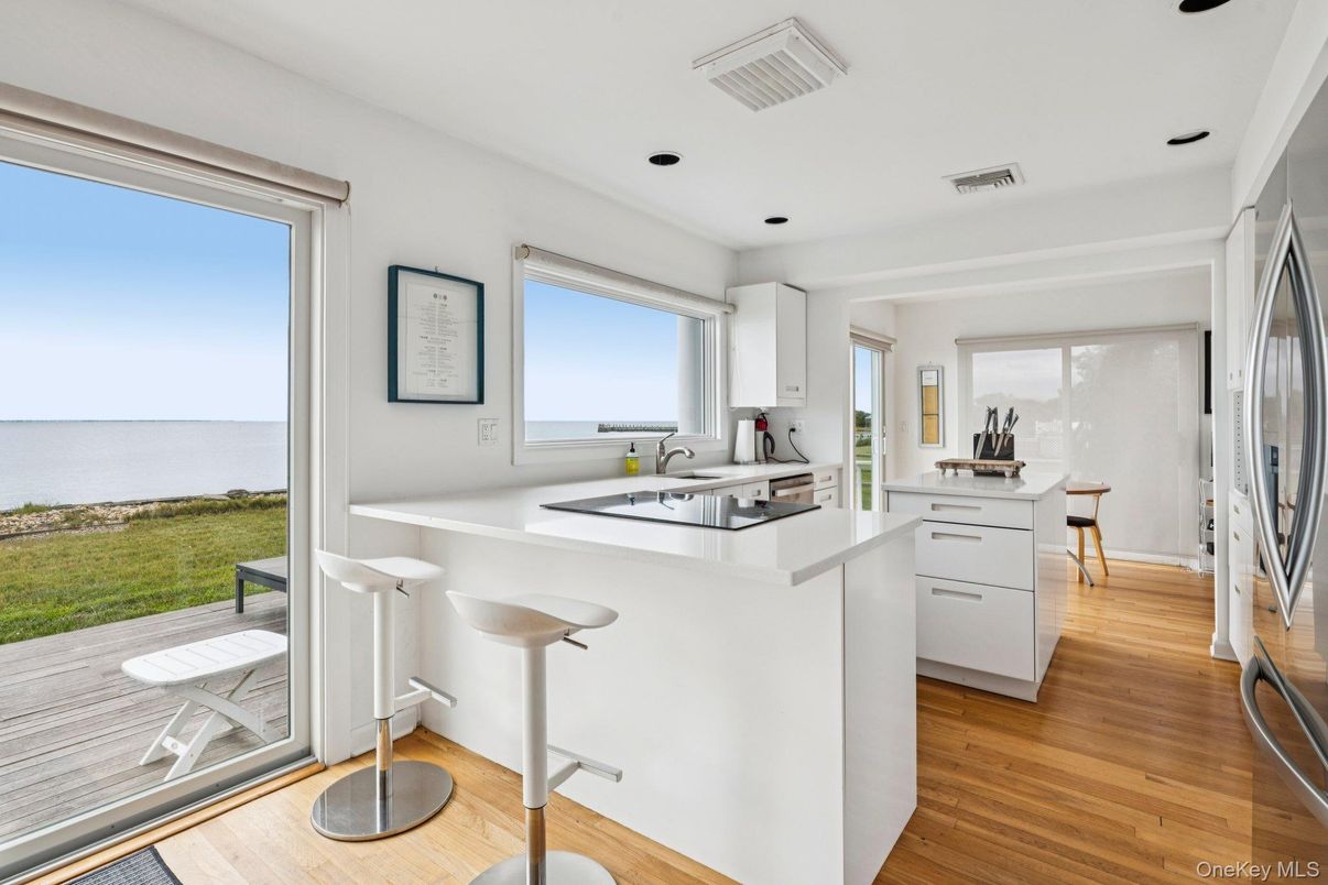 Interior, Kitchen, Recessed Lighting, Water, Wood Texture Flooring