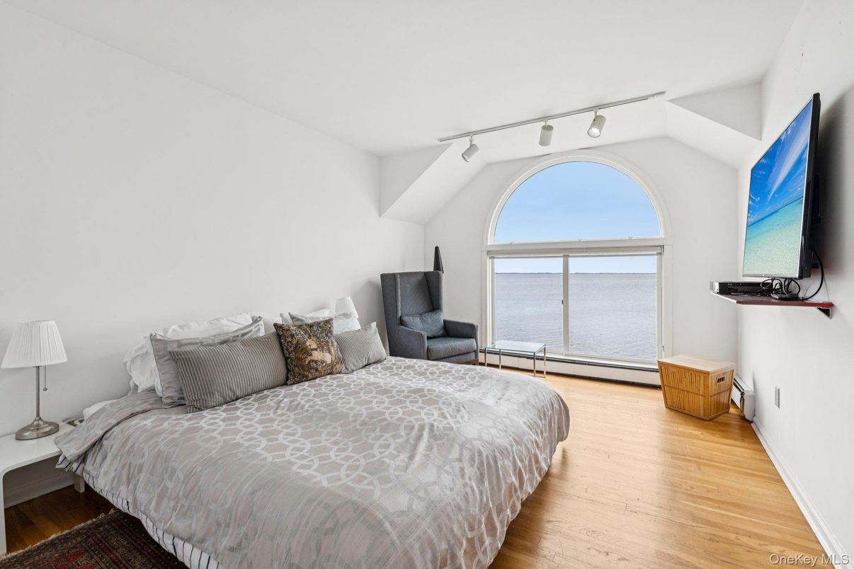 Bedroom, Interior, Water, Wood Texture Flooring