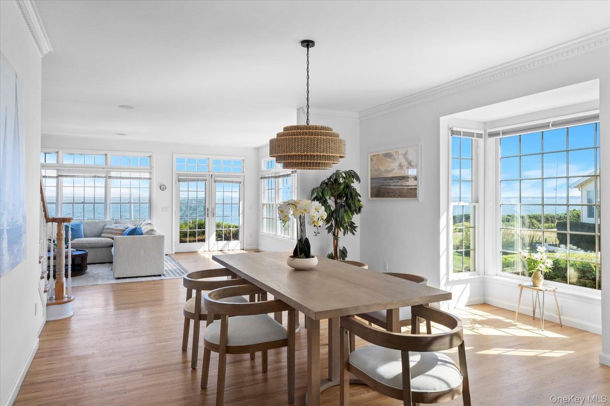 Chandelier, Dining room, Interior, Living room, Pendant Lights, Wood Texture Flooring