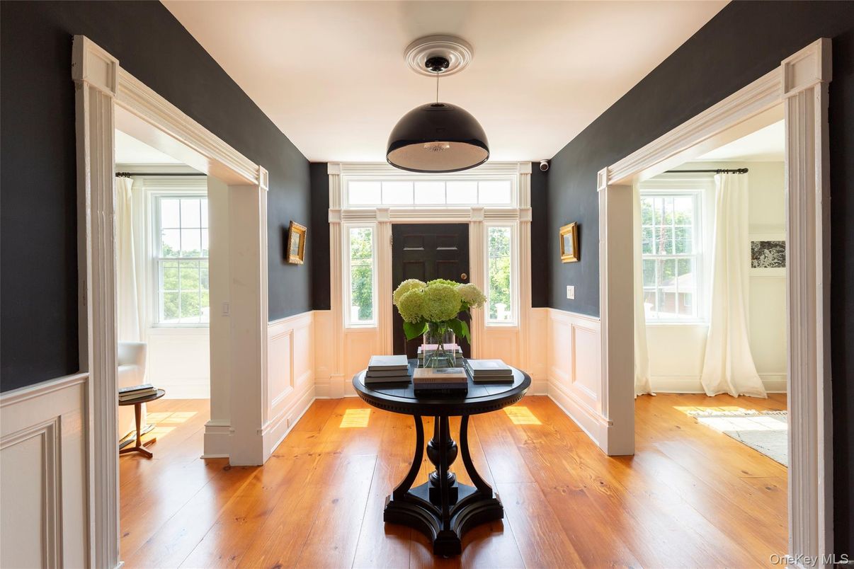 Interior, Pendant Lights, Wood Texture Flooring