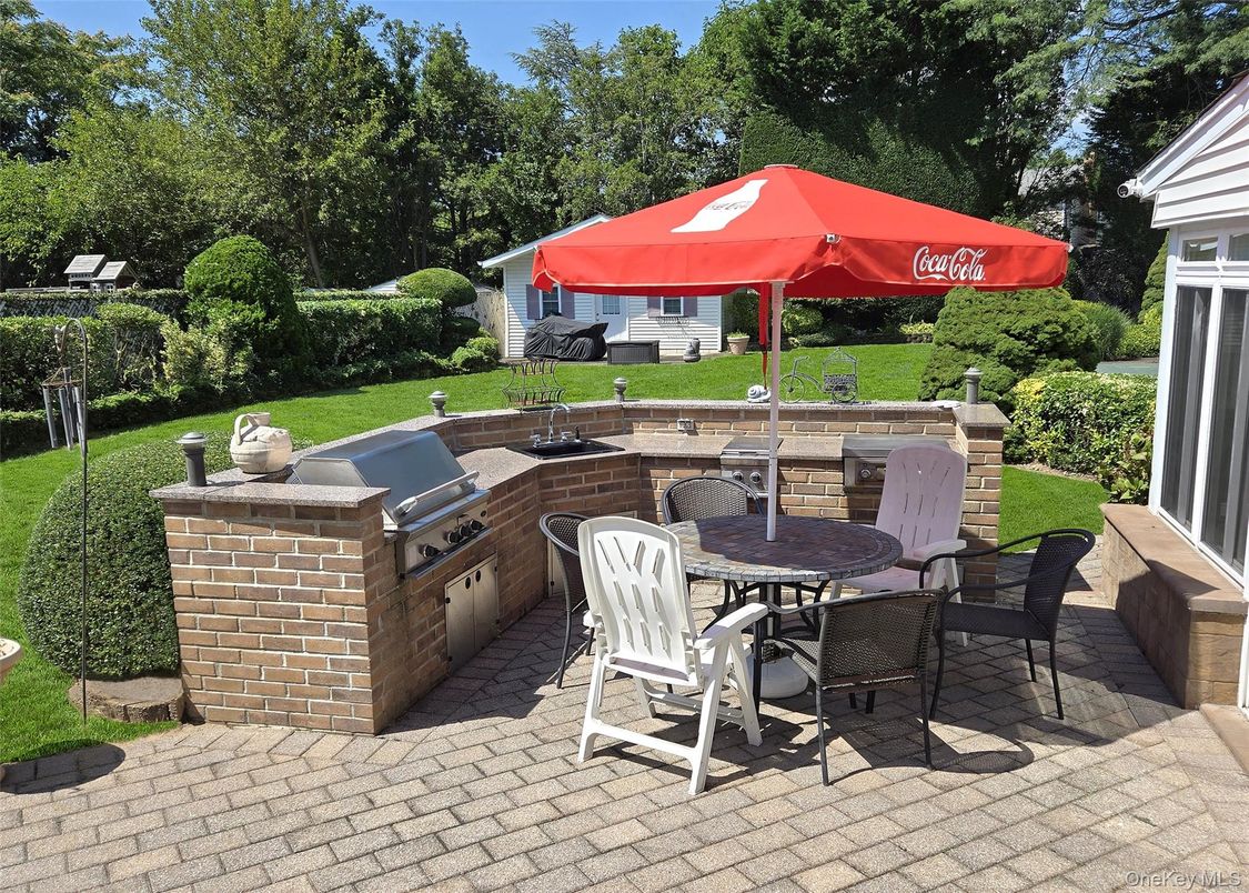 Exterior, Outdoor Kitchen