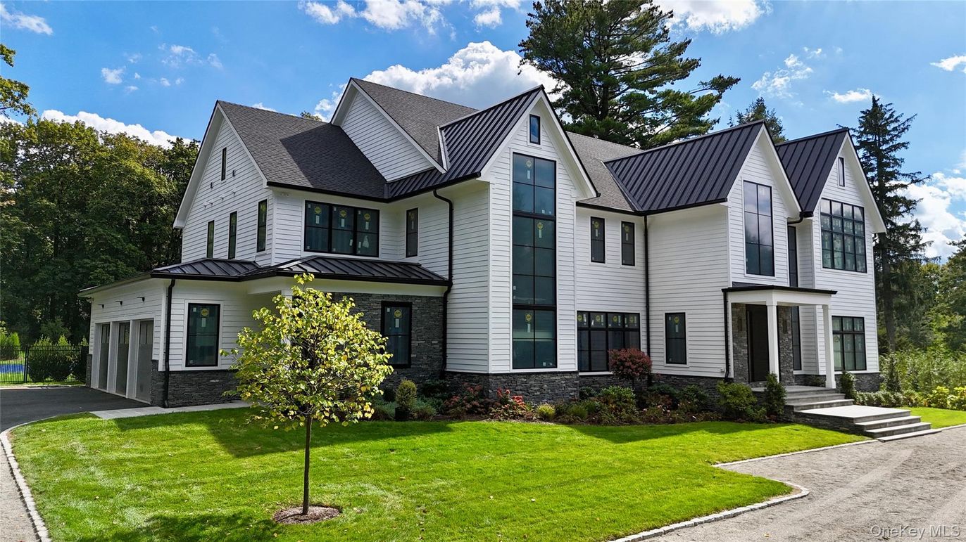 Attached, Exterior, Facade, Farmhouse