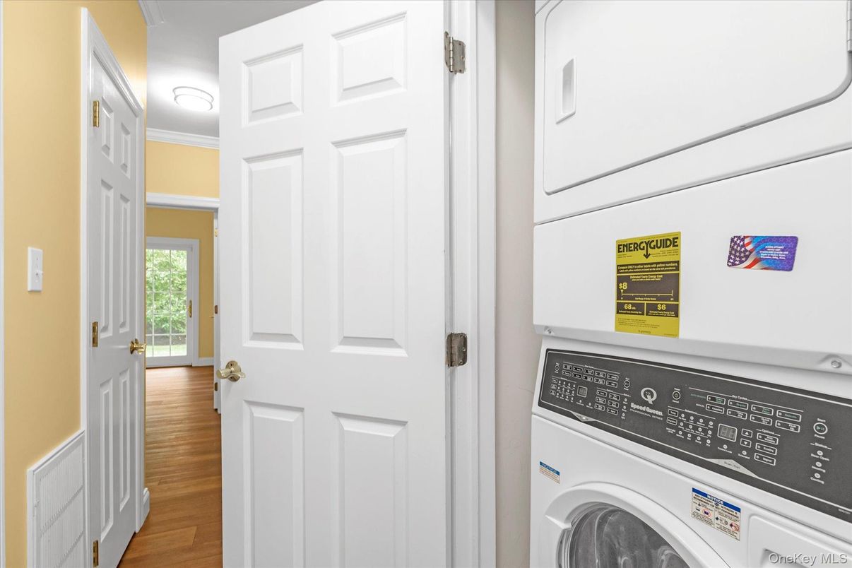Interior, Washer, Wood Texture Flooring