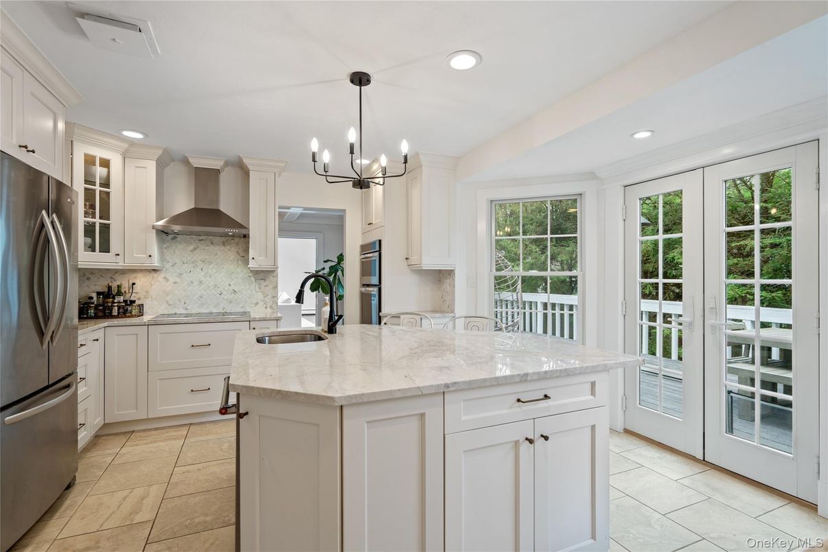 Chandelier, Interior, Kitchen, Recessed Lighting, Stainless Steel Appliances