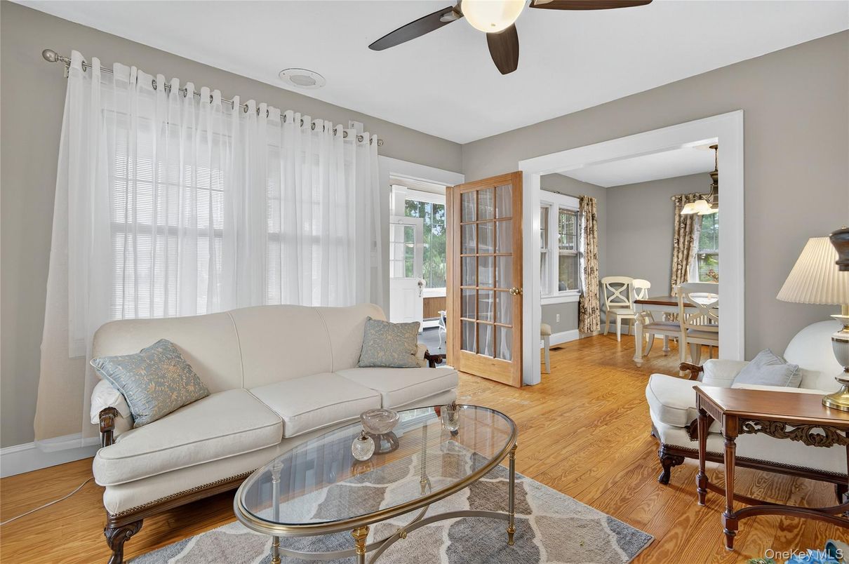 Chandelier, Dining room, Interior, Living room, Wood Texture Flooring