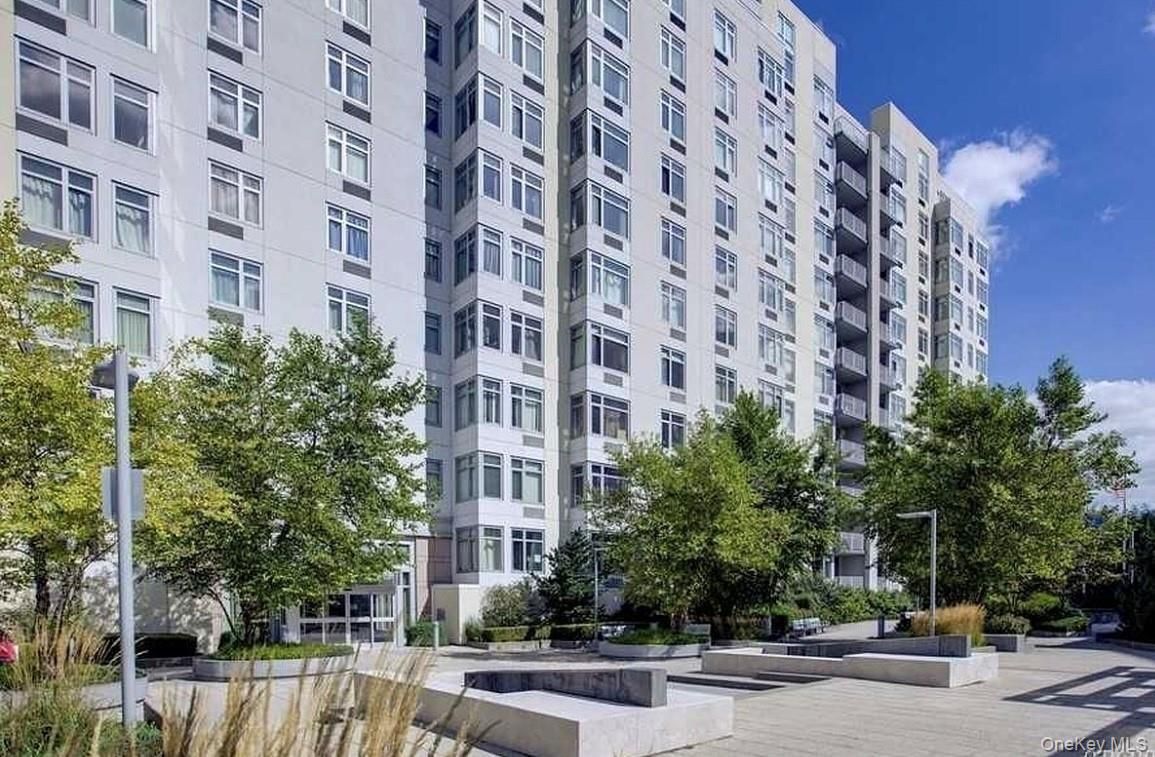 Exterior, Facade, Condo Building