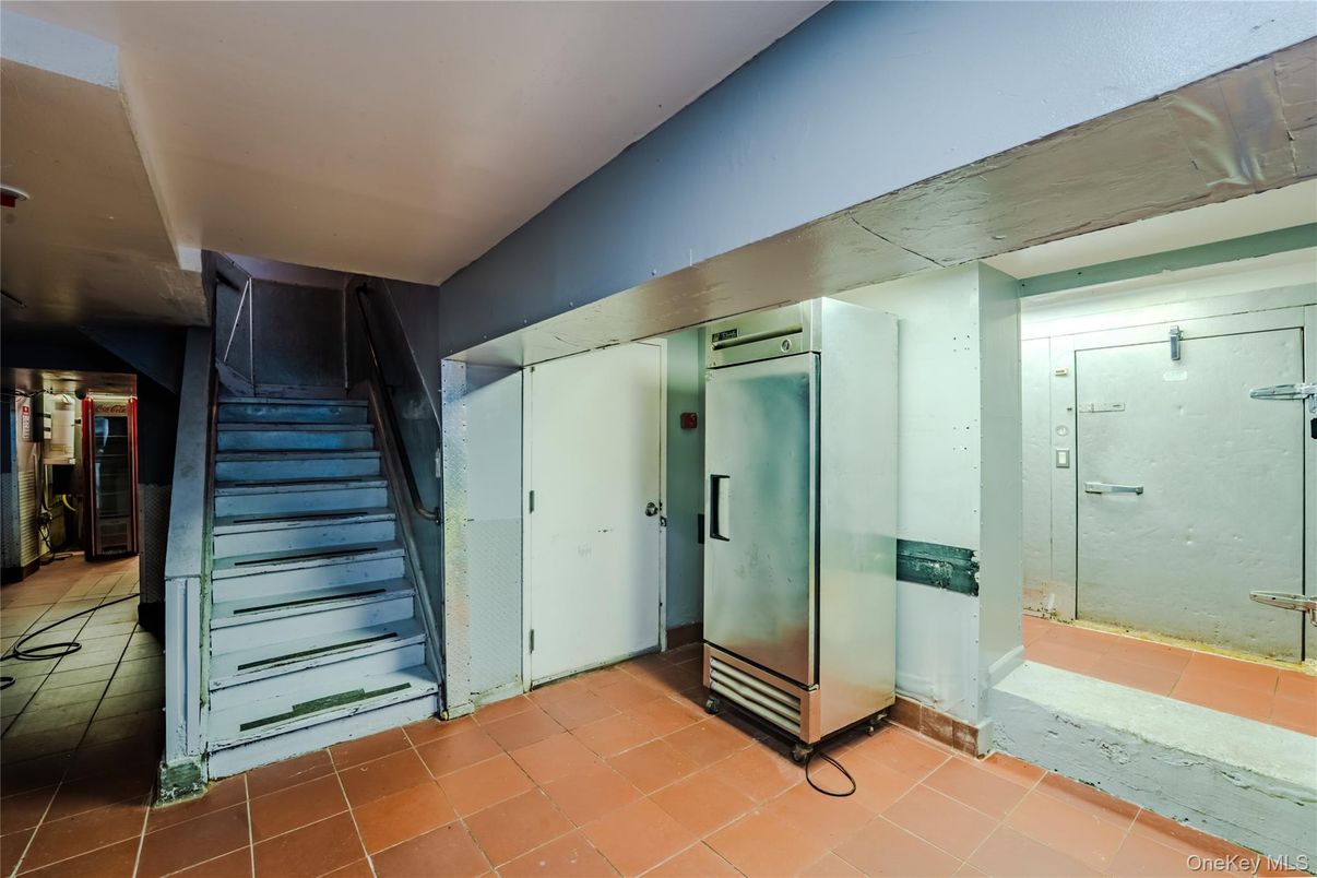 Elevator, Interior