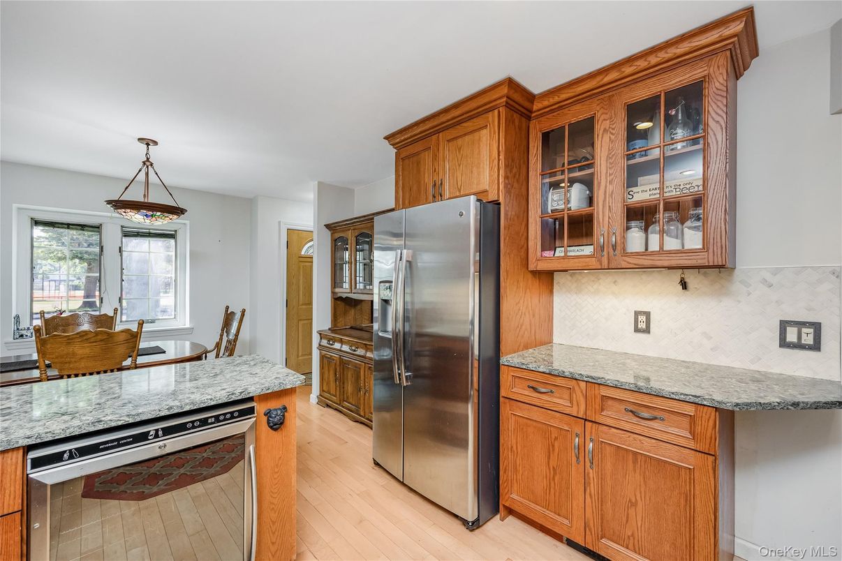 Dining room, Interior, Kitchen, Pendant Lights, Stainless Steel Appliances, Wood Texture Flooring