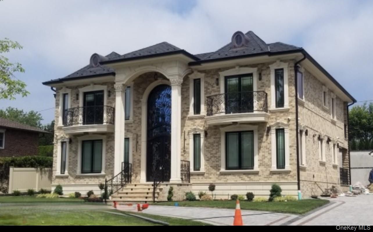 Exterior, Facade, French Provincial