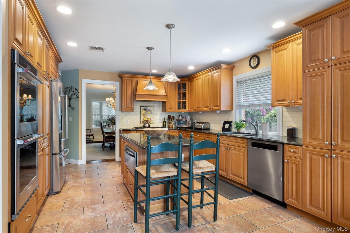 Dining room, Interior, Kitchen, Pendant Lights, Recessed Lighting, Stainless Steel Appliances