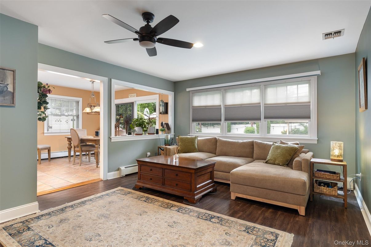 Dining room, Interior, Living room, Pendant Lights, Recessed Lighting, Wood Texture Flooring