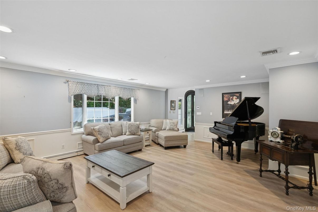 Interior, Living room, Piano, Recessed Lighting, Wood Texture Flooring