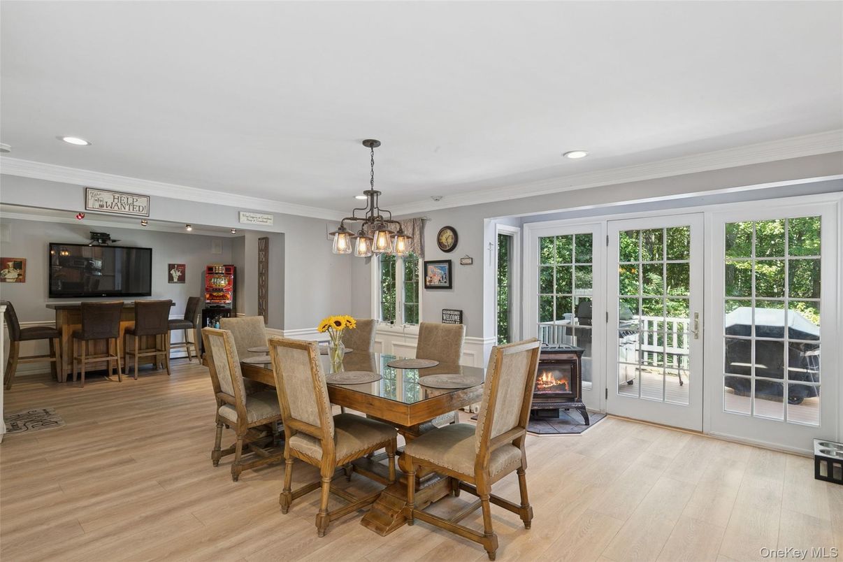 Chandelier, Dining room, Fireplace, Interior, Pendant Lights, Recessed Lighting, Wood Texture Flooring