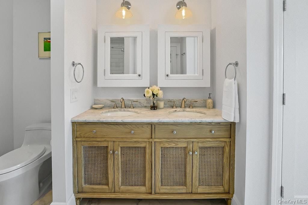 Bathroom, Dual Sink Vanities, Interior
