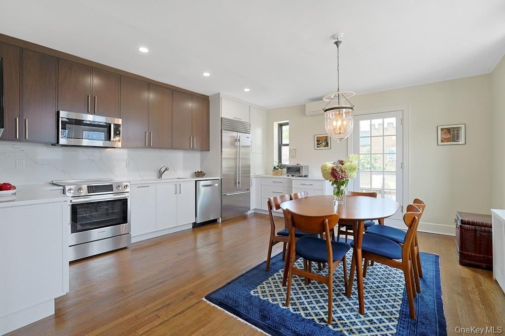 Dining room, Interior, Kitchen, Pendant Lights, Recessed Lighting, Stainless Steel Appliances, Wood Texture Flooring
