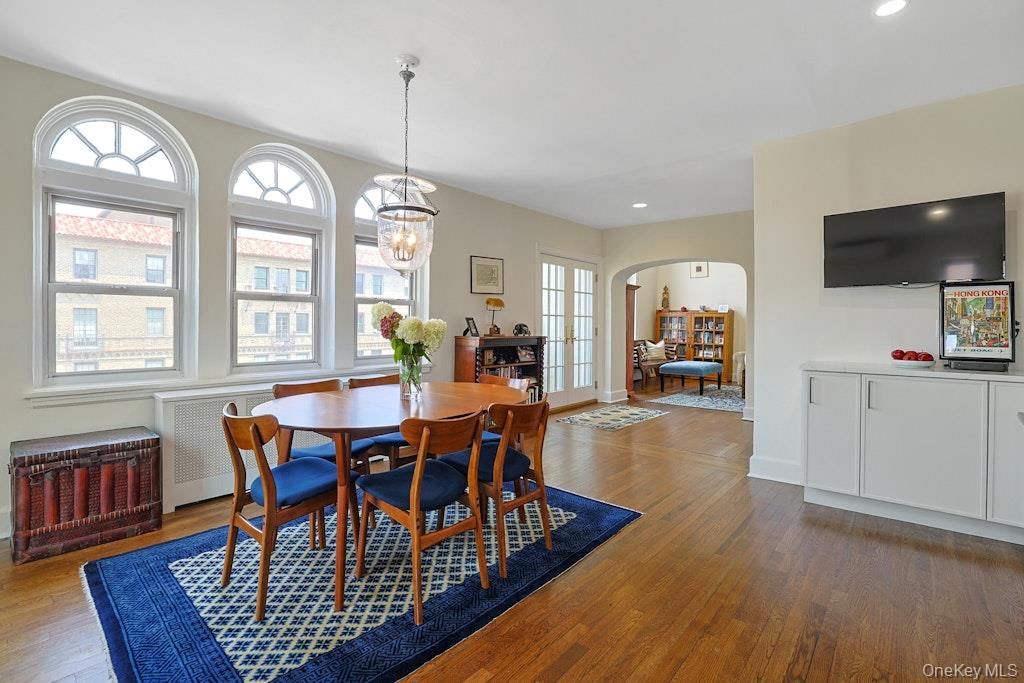 Chandelier, Dining room, Interior, Pendant Lights, Recessed Lighting, Wood Texture Flooring