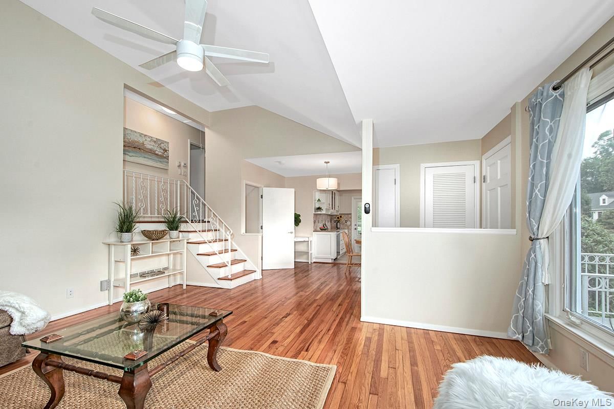 Interior, Pendant Lights, Wood Texture Flooring