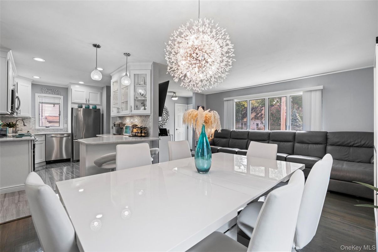 Chandelier, Dining room, Interior, Kitchen, Living room, Pendant Lights, Recessed Lighting, Stainless Steel Appliances, Wood Texture Flooring