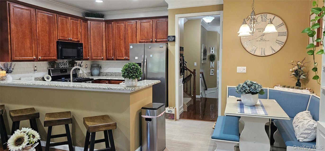 Dining room, Interior, Kitchen, Pendant Lights, Recessed Lighting, Stainless Steel Appliances, Wood Texture Flooring