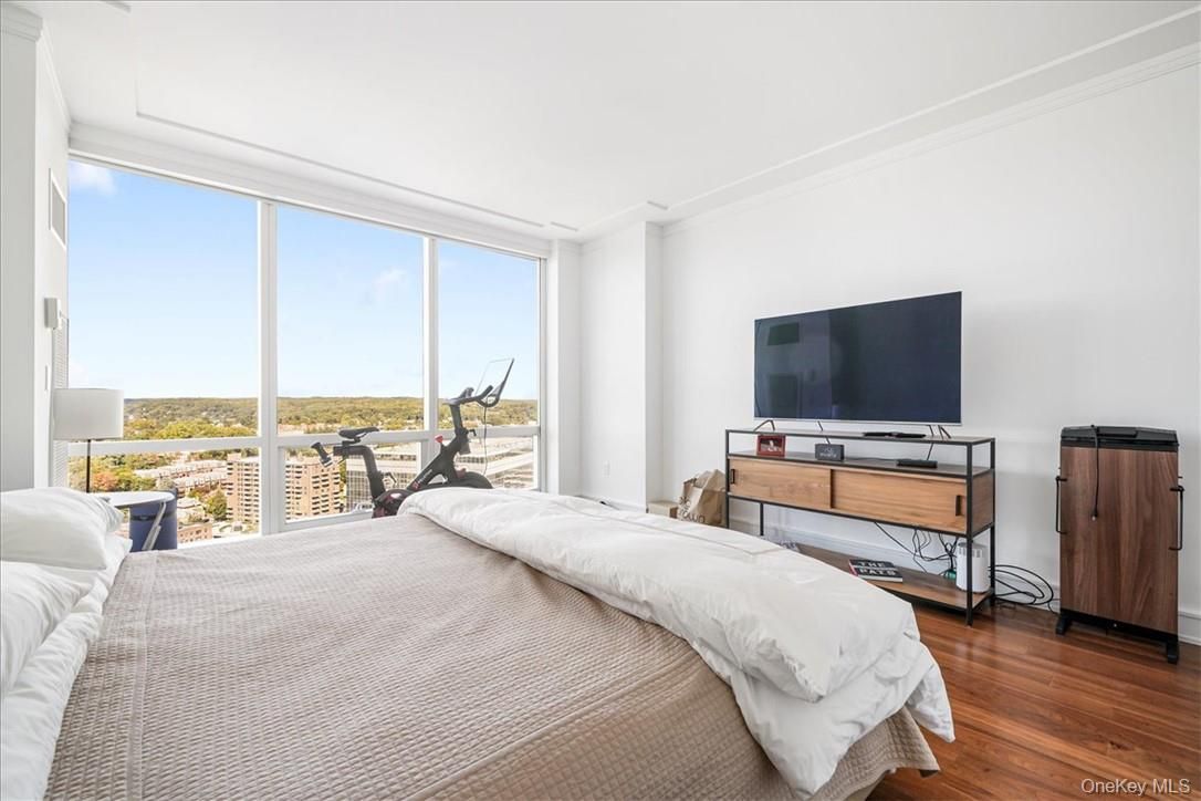 Bedroom, Fitness Equipment, Interior, Wood Texture Flooring