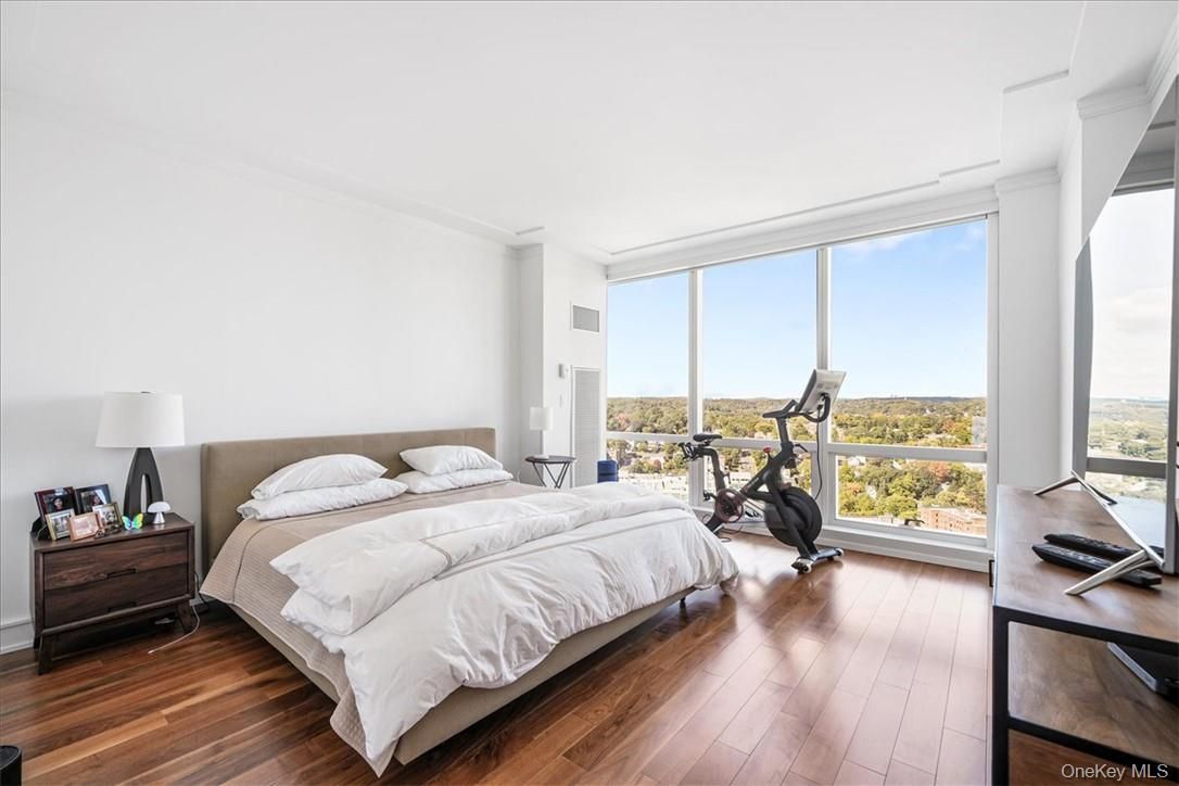 Bedroom, Fitness Equipment, Interior, Wood Texture Flooring