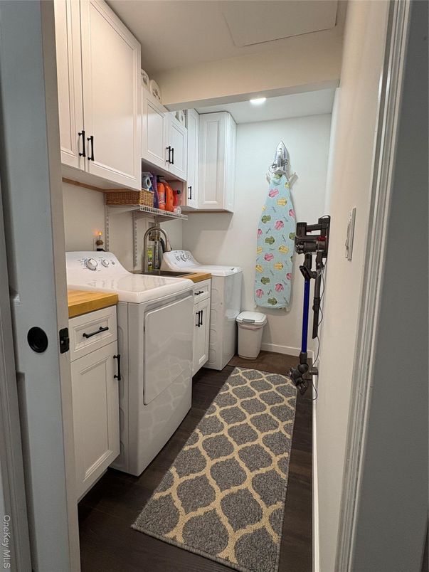 Interior, Recessed Lighting, Washer, Wood Texture Flooring
