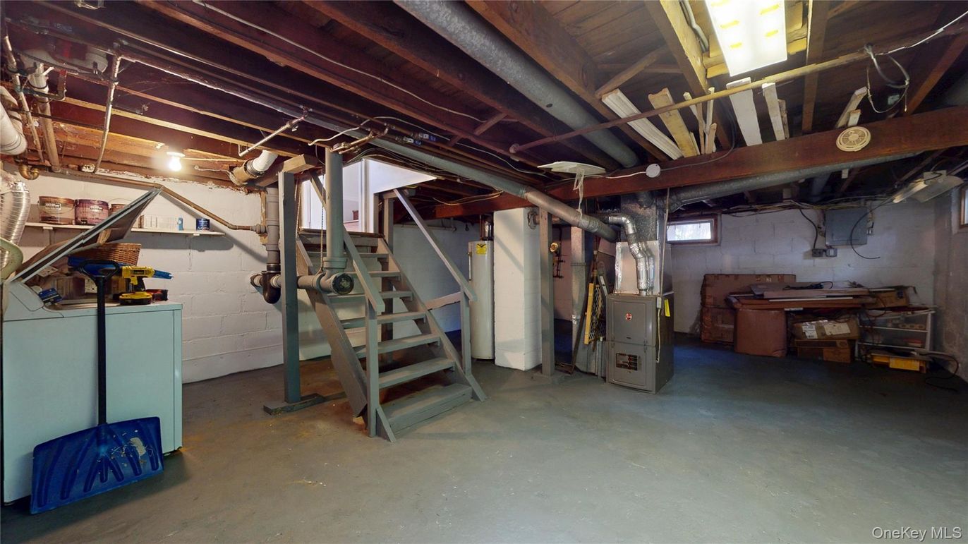 Interior, Washer, Wooden Beams