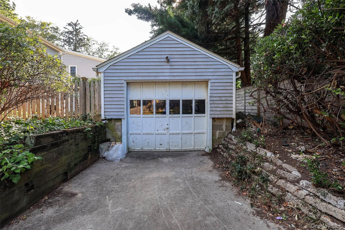 Detached Garage, Exterior