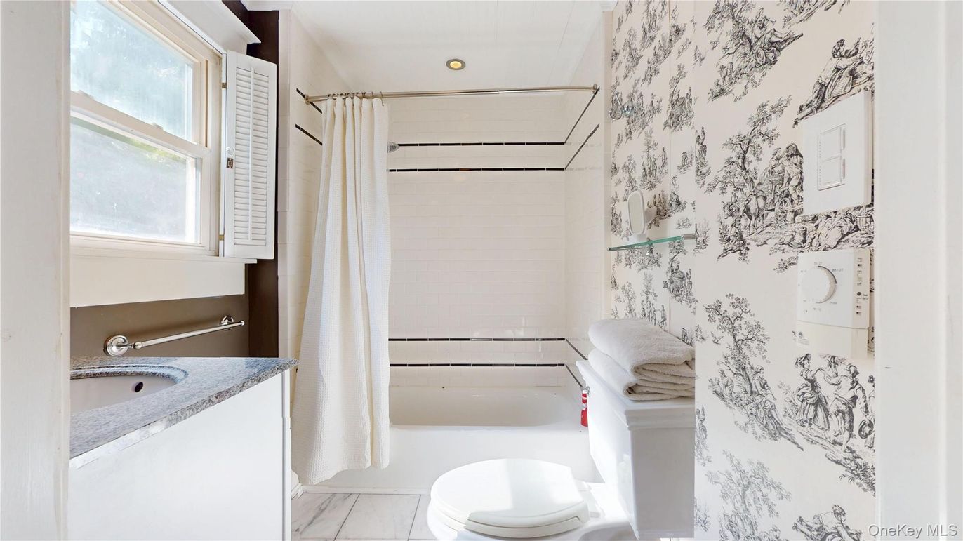 Bathroom, Interior, Marble, Recessed Lighting