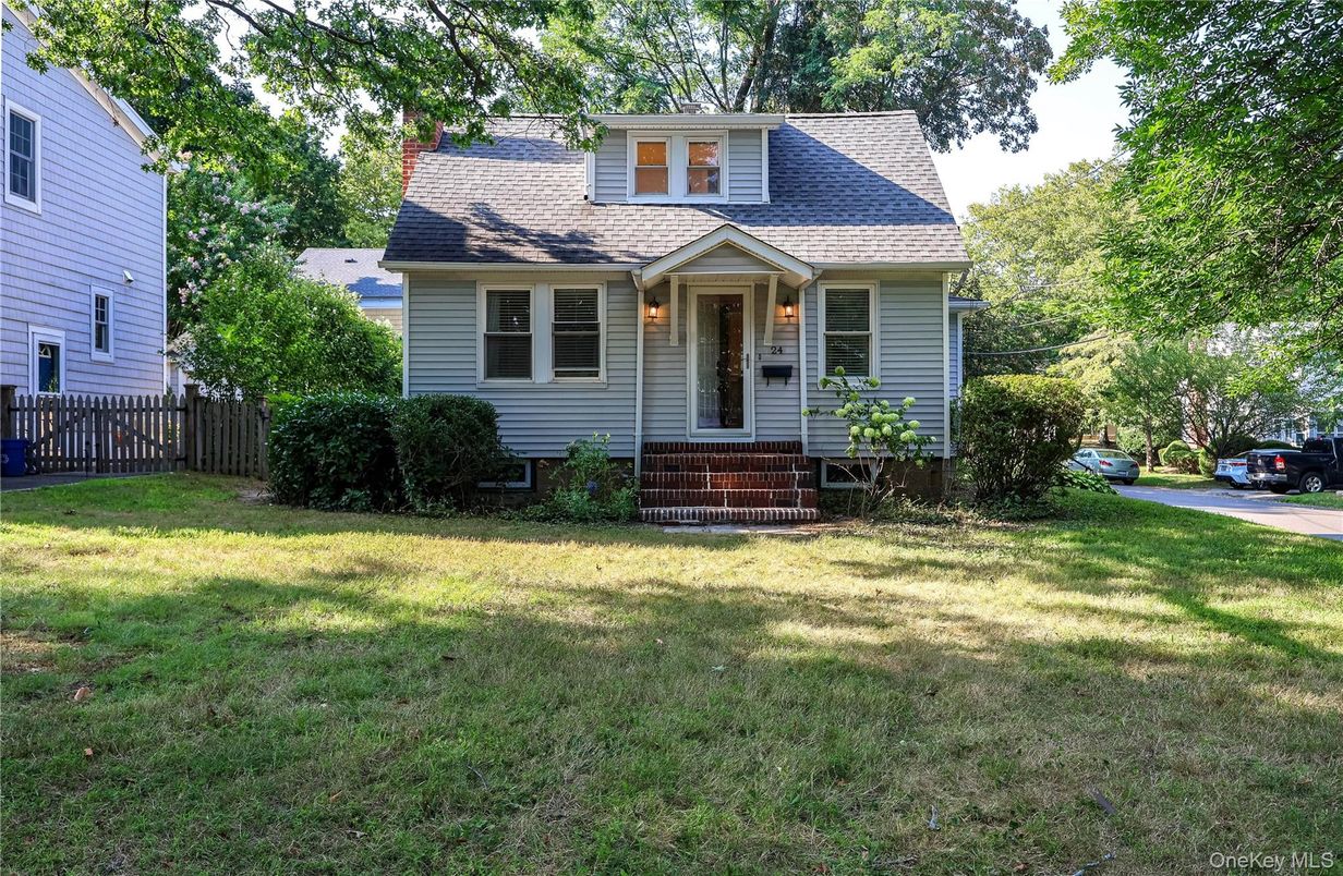 Exterior, Facade, Cape Cod