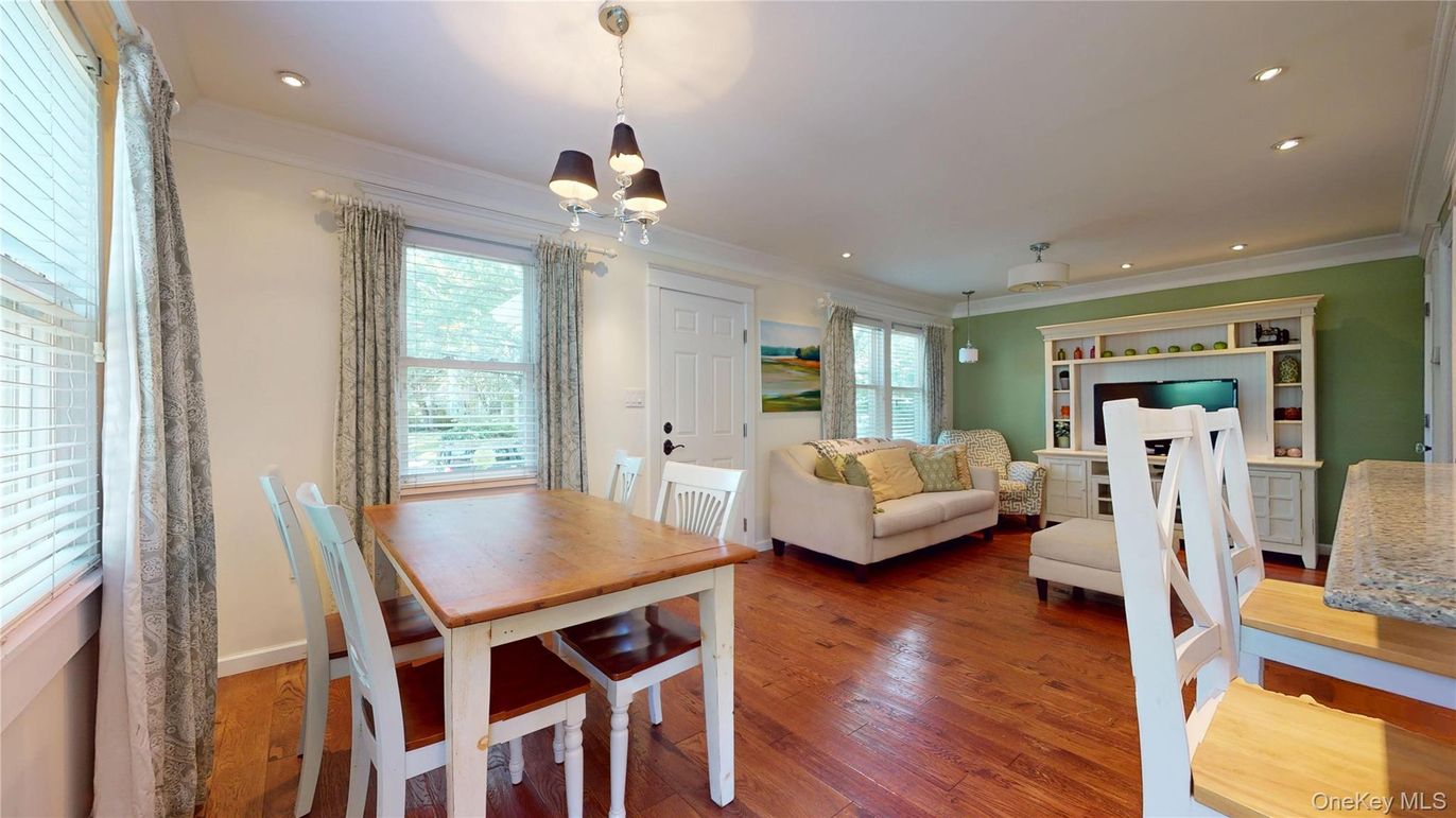 Chandelier, Dining room, Interior, Recessed Lighting, Wood Texture Flooring