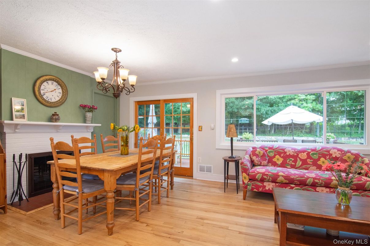 Chandelier, Dining room, Fireplace, Interior, Recessed Lighting, Wood Texture Flooring