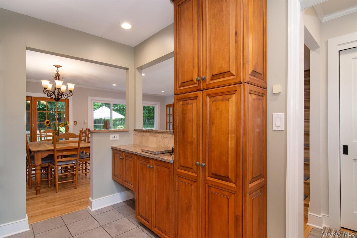 Chandelier, Dining room, Interior, Recessed Lighting, Wood Texture Flooring