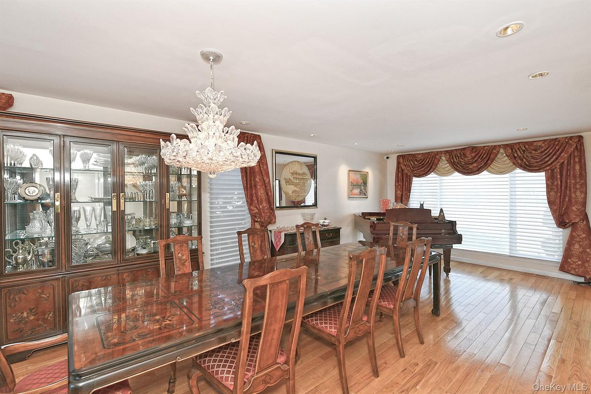 Chandelier, Dining room, Interior, Piano, Recessed Lighting, Wood Texture Flooring