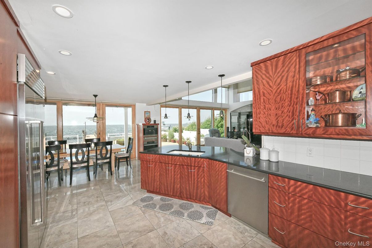 Dining room, Interior, Kitchen, Pendant Lights, Recessed Lighting, Stainless Steel Appliances