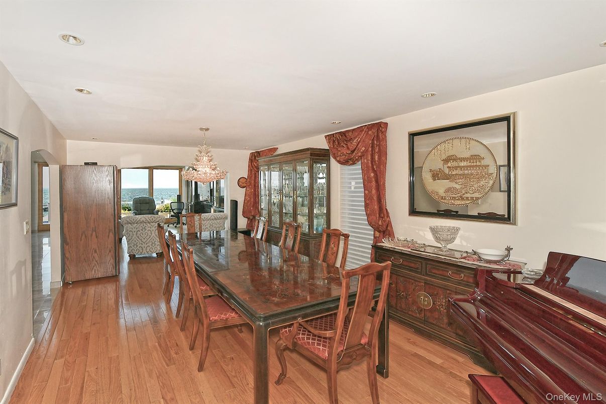Chandelier, Dining room, Interior, Piano, Recessed Lighting, Wood Texture Flooring