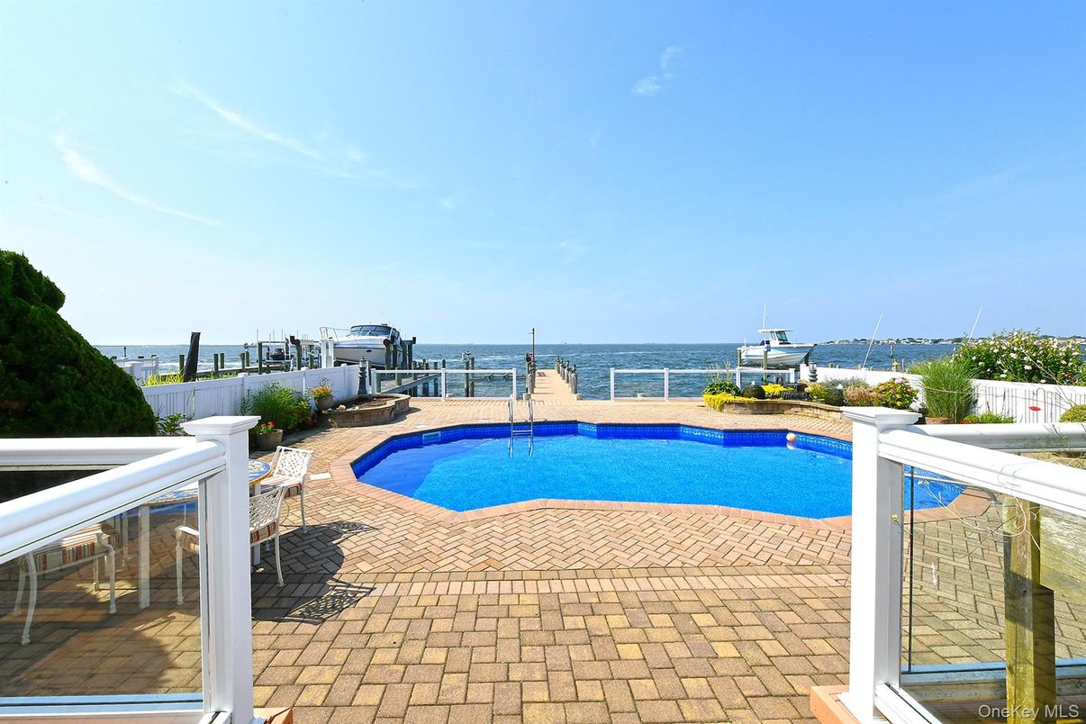 Exterior, Pool, Water