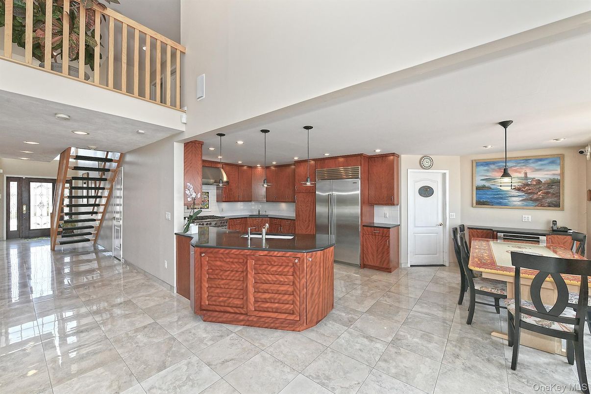 Dining room, Interior, Kitchen, Pendant Lights, Recessed Lighting, Stainless Steel Appliances