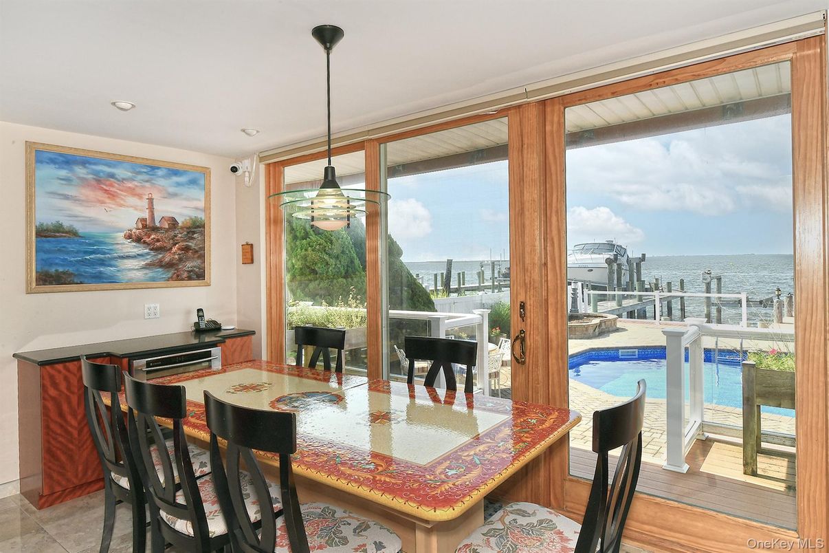 Dining room, Interior, Pendant Lights, Piano, Water