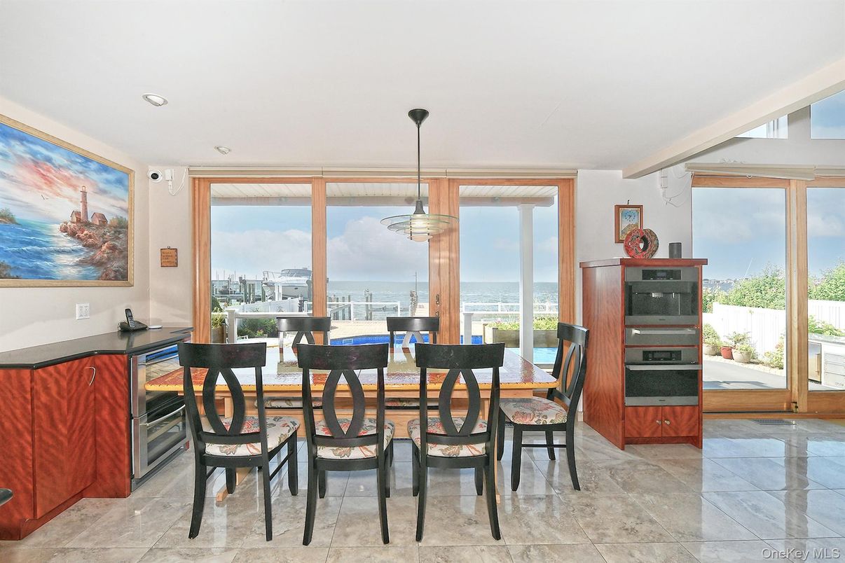 Dining room, Interior, Pendant Lights, Recessed Lighting, Water
