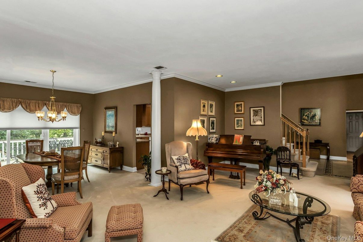 Chandelier, Dining room, Interior, Living room, Piano, Recessed Lighting