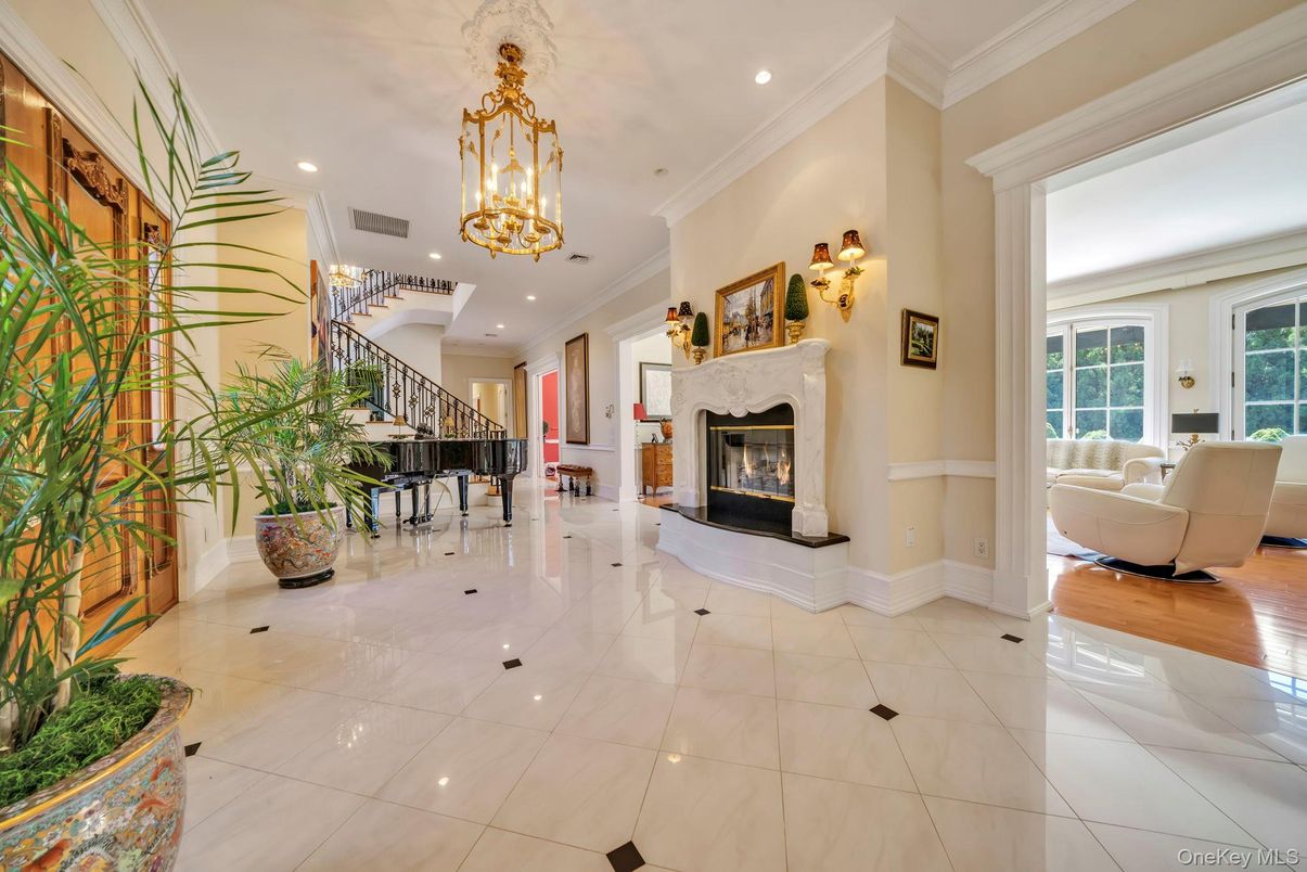 Chandelier, Fireplace, Interior, Living room, Pendant Lights, Piano, Recessed Lighting