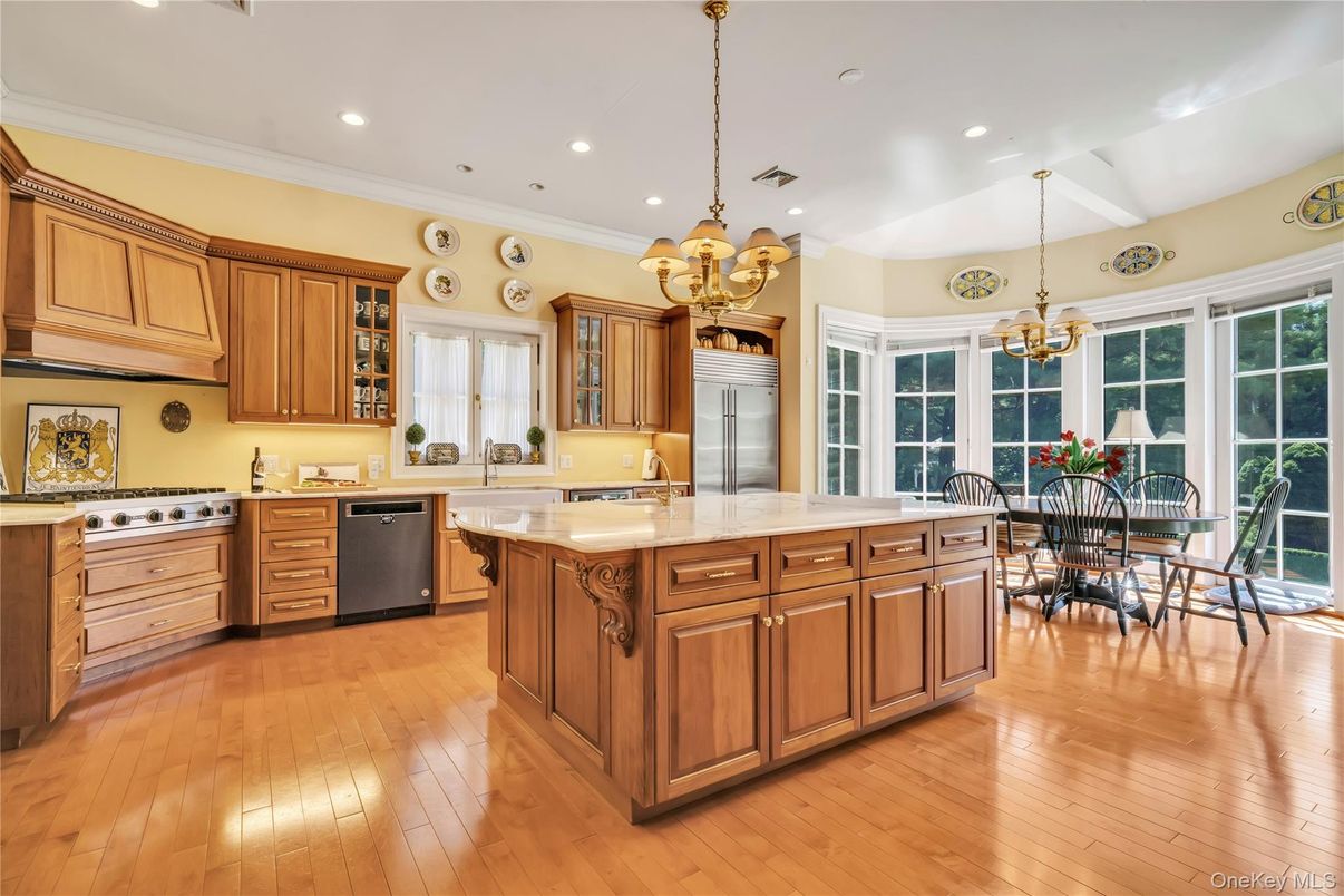 Chandelier, Dining room, Interior, Kitchen, Recessed Lighting, Stainless Steel Appliances, Wood Texture Flooring